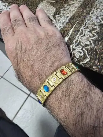A BEAUTIFUL STAINLESS STEEL GOLD PLATED BRACELET SIZE 9 INCH