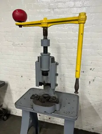 Screw press