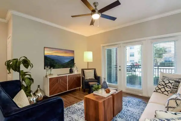RECENTLY RENOVATED | CHEFS KITCHEN | OVAL SOAK TUB |*PRIVATE BACKYARD