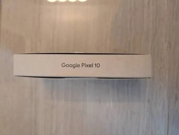 Google Pixel 10 - 128GB (Obsidian) - Unlocked - Like New
