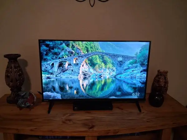 New Hisense 32 inch full HD A4 TV