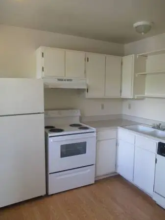 APP FEES WAIVED! Large 2 BD/1 BA for PRE-LEASE. Cats OK (2200-14)