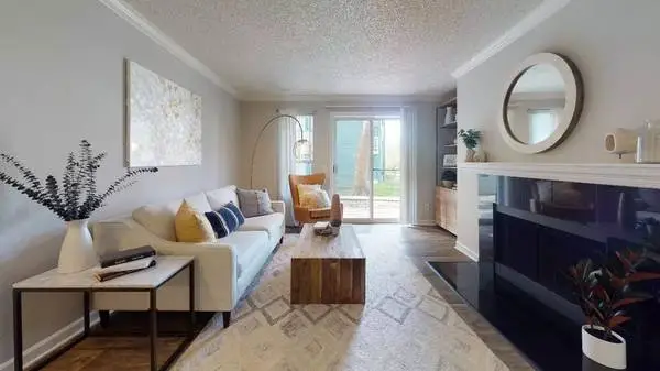 Score yourself this 2 bed / 1 bath! 880 Sq Ft! Amazing view!
