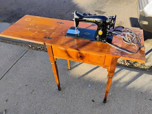 Vintage Singer Sewing Machine Early 1900s w/Wooden Stand Working!!