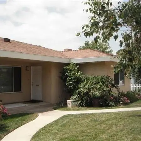 1 Person Private Room Available in Northridge / CSUN Area ***