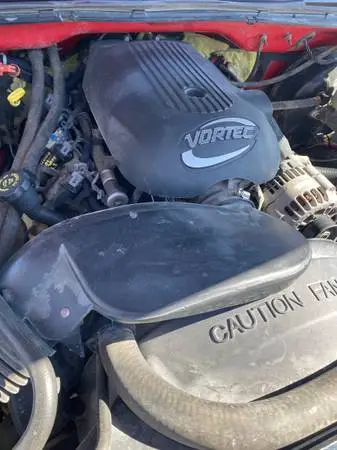 Chevrolet 4.8 liter vortex truck engine with transmission