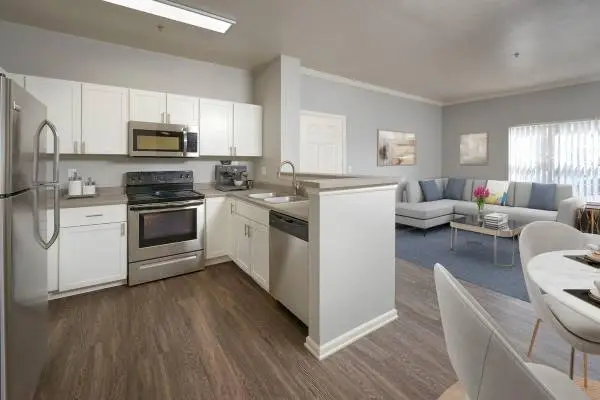 Contemporary 2 BR-Pet Friendly, Resort-Style Pool! Must-See