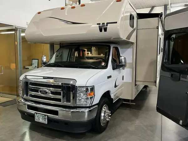 2024 Winnebago Minnie Winnie 31K Super Slide Model