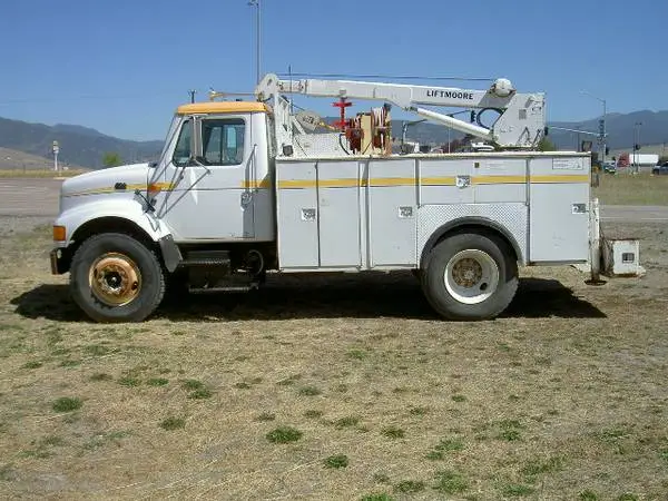 1996 IH SERVICE TRUCK 8000# CRANE