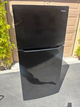 Frigidaire Refrigerator $250 free delivery