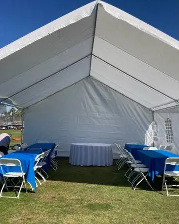 Mesas y Sillas /Tables and Chairs for Rent