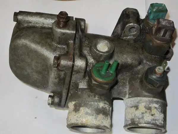 BMW E28 E34 E32 11531710959 Thermostat housing