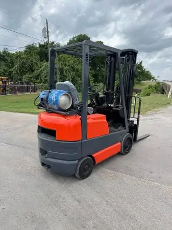 Forklift toyota 4000 lbs  3 stage side shift full service