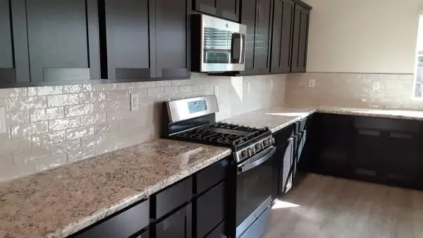 PROFESSIONAL TILE BACKSPLASH