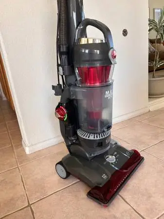 Hoover wind tunnel 3 max performance pet vacuum.