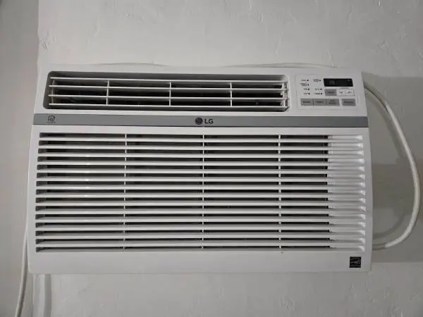 AIR CONDITIONER LG (12,000 BTU)