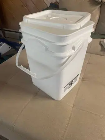 Dry food storage containers