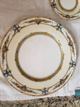Minton Helena Dark Yellow China Set