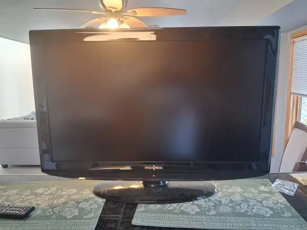 INSIGNIA LCD TV