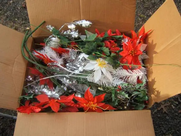 Christmas lot 100s of wreath making picks100s of them