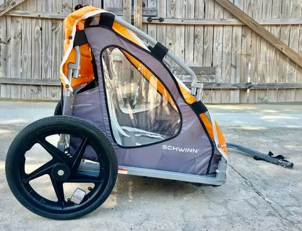 SCHWINN BIKE TRAILER IN VERY GOOD CONDITION