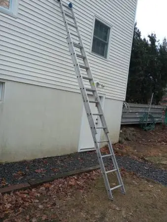 24 Aluminum Ladder ($300 new) (Excellent Condition, Light)