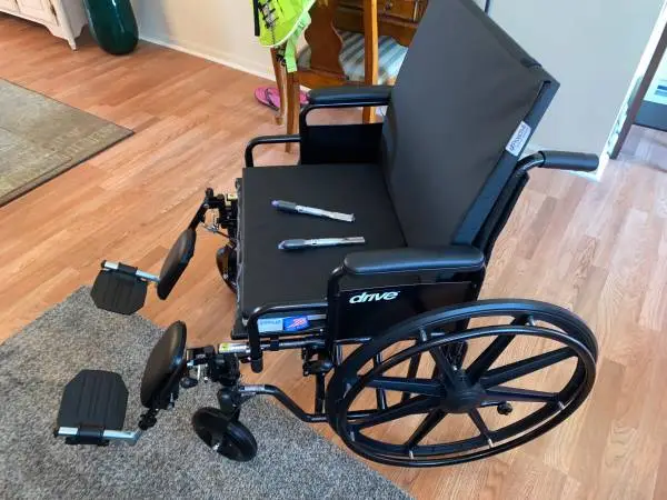 New Drive Heavy Duty Wheelchair 450 lb + Cushions Break Ext Anti-Tip