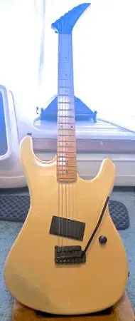 KRAMER PRO ELECTRIC GUITAR EDDIE VAN HALEN - EXCELLENT CONDITION