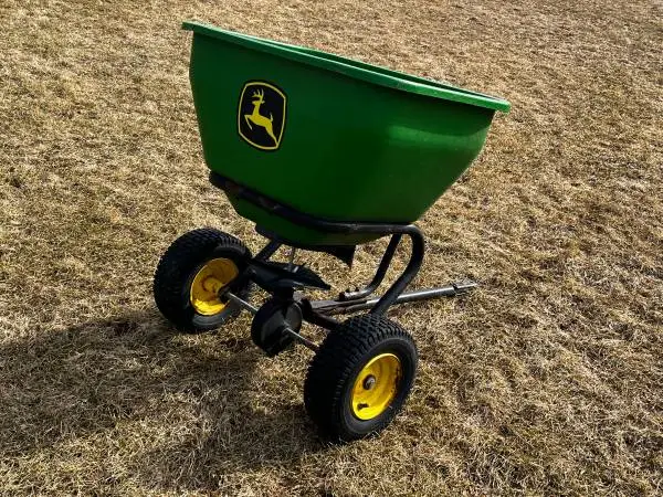 John Deere tow-behind 3.5 cubic foot 175 lb fertilizer spreader