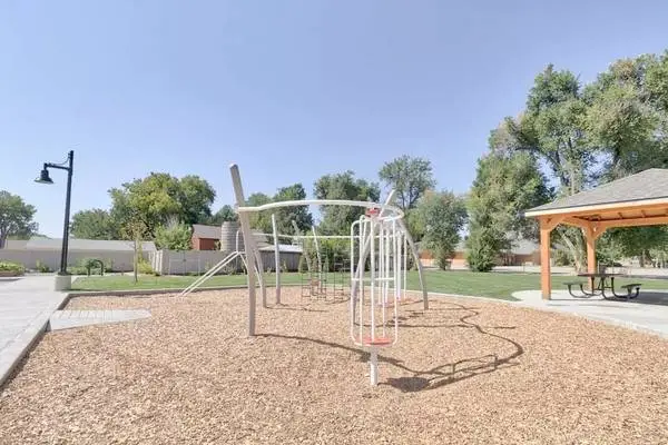 Dream big, live bigger: 3 BR, 2 BA, 1194 Sq Ft awaits.