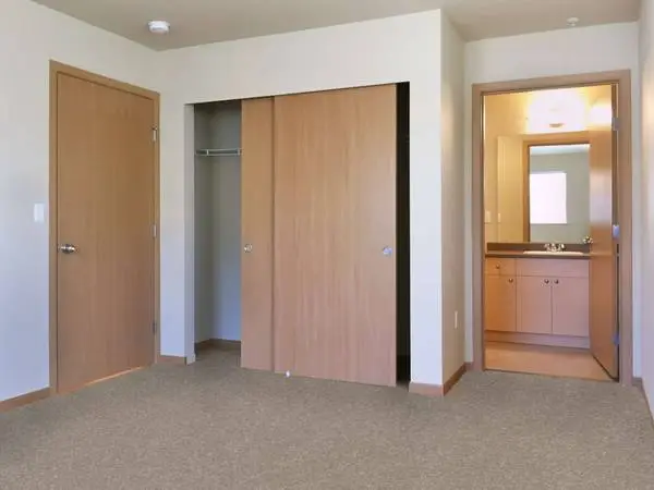 2 BR / 2 BA great for pets! Pet-Friendly Community in Tacoma