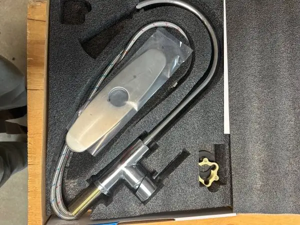 Kitchen and utility sink faucet