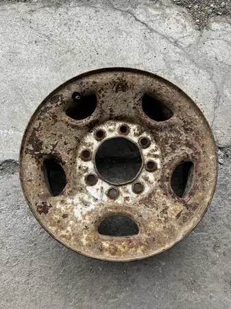 GM wheel (one 16 rim) .... 8 lug for 2000-2010 years