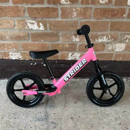 Strider 12 inch Classic Balance Bike - Pink