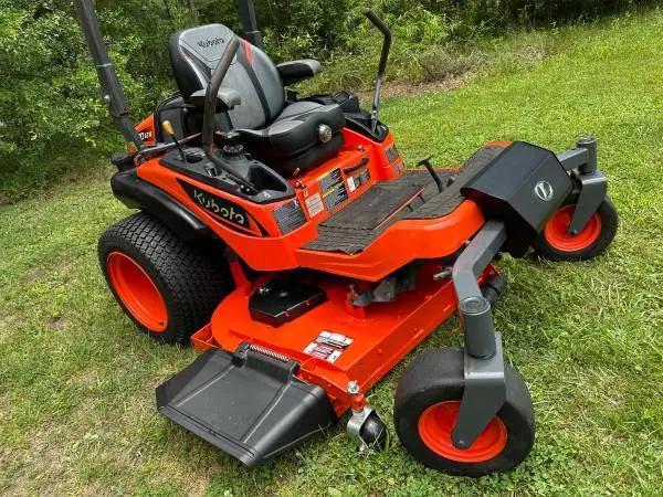 2024 Kubota ZD1211 72 diesel zero turn mower