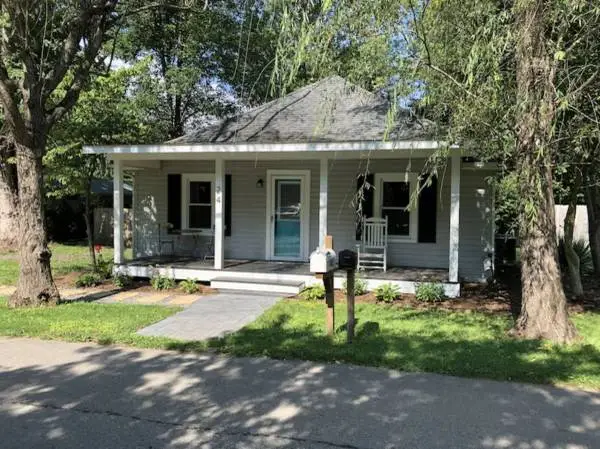 Nanas Cottage 3 miles from downtown, Pet friendly