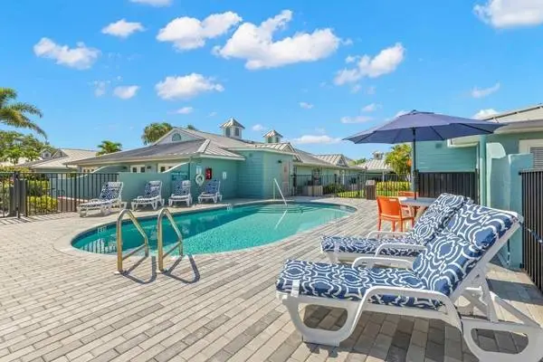 🏝️ Live Waterfront! Spacious 2BR Villas Near Apollo Beach