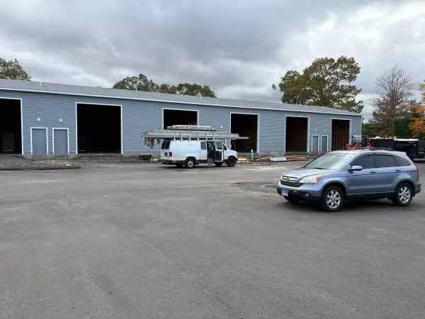Contractor garages for lease