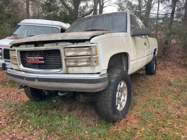 Parting out a 1998 GMC 1500 4WD truck