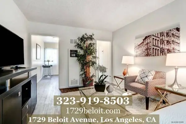 Studio in West Los Angeles ^ Full Kitchen ^ Carport ^ Must See!
