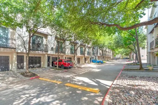 TOWNHOME! NEAR TRENDY DINING, RETAIL & OUTDOOR RECREATION