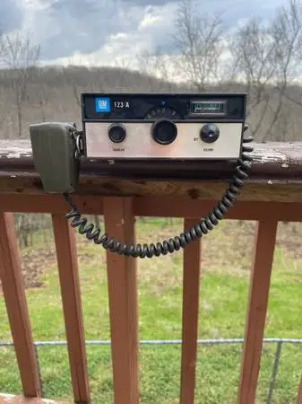 GM 123A CB Radio-Original speaker mic-Vintage RARE! Perfect Condition.