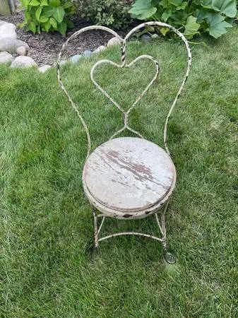 VINTAGE ICE CREAM PARLOR CHAIR