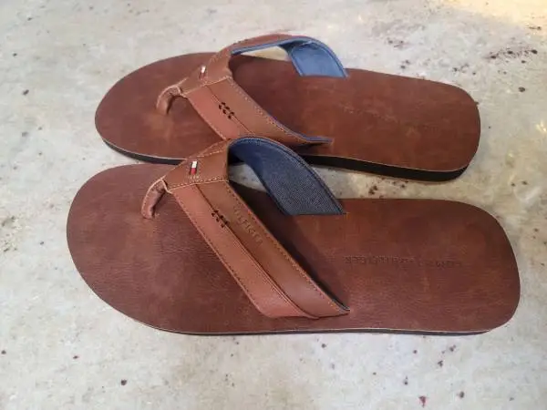New Unworn Tommy Hilfiger Mens Flip Flop Sandals 10M Medium Brown
