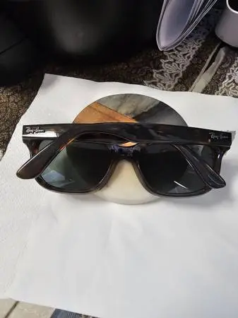 BRAND NEW UNISEX RAYBAN RB 4159 WITH A CASE