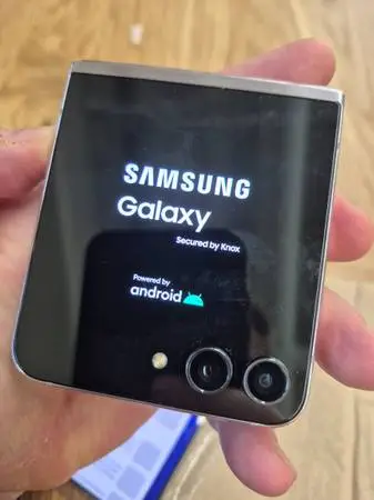 Flawless Sim Unlocked Samsung galaxy Z FLIP 5 512gb