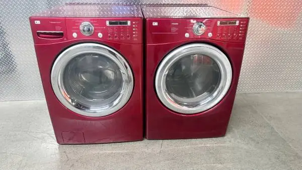 LG WASHER AND GAS DRYER SET