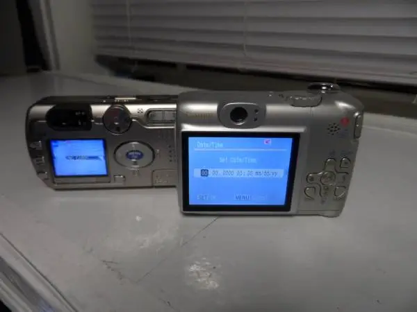 DIGITAL CAMERA
