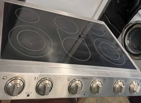 36’ Electrolux Electric Glass Cooktop