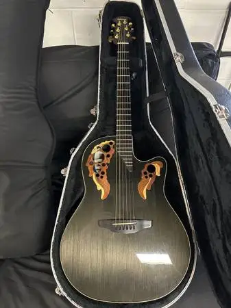 Ovation Adamas w case